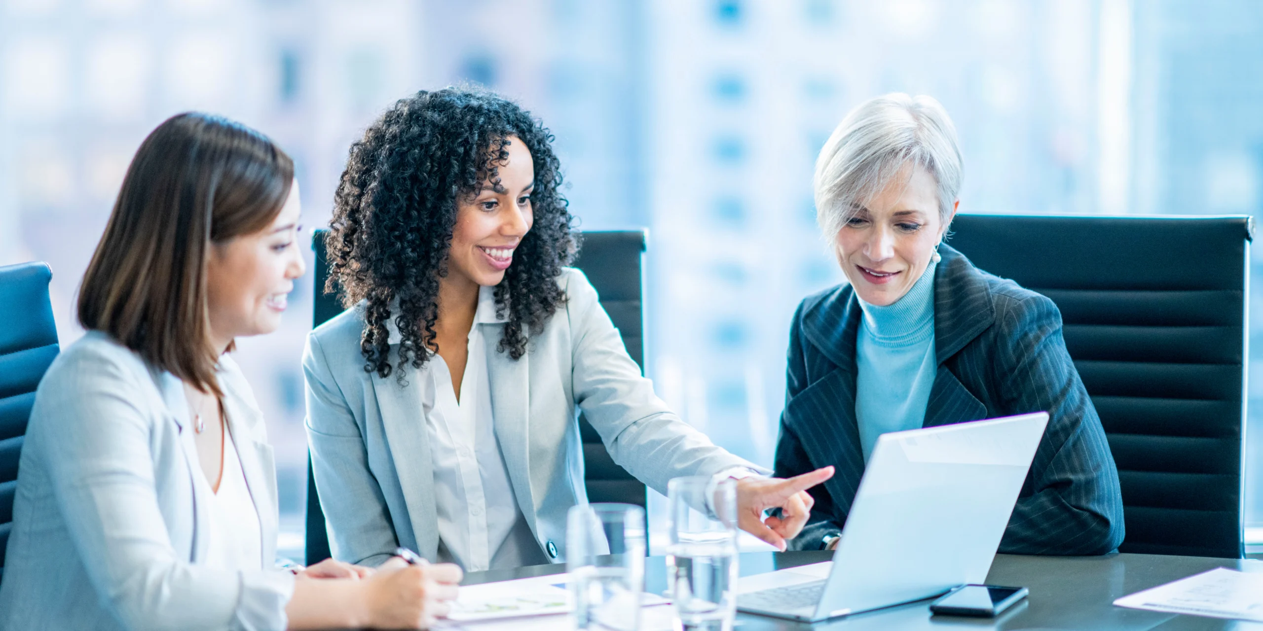 Mujeres en IT: Rompiendo barreras, forjando el futuro.
