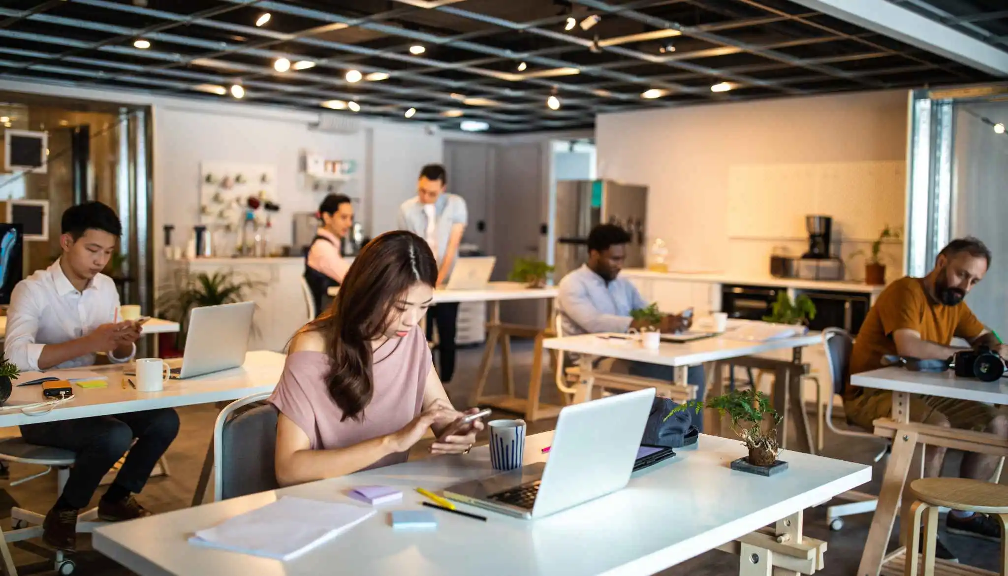 ¿Cómo crear ambientes de trabajo innovadores en tecnología?